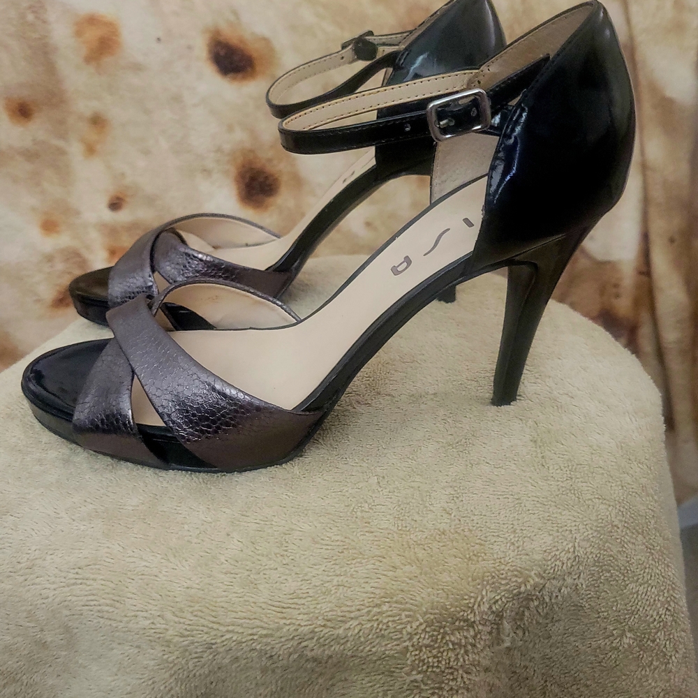 Elegant Black and Brown Women's Heels